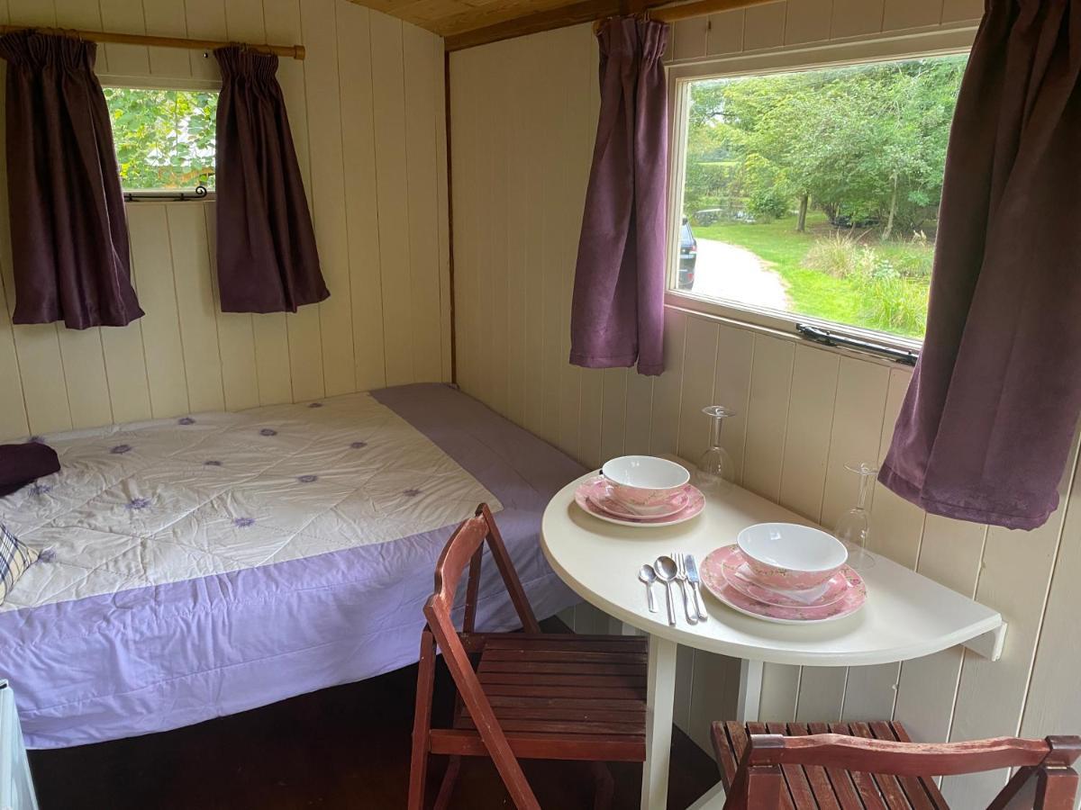 The Shepherd'S Hut - Wild Escapes Wrenbury Off Grid Glamping - Ages 12 And Over Baddiley Екстериор снимка