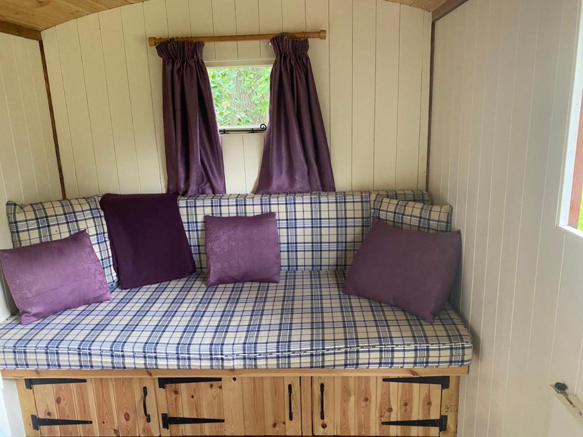The Shepherd'S Hut - Wild Escapes Wrenbury Off Grid Glamping - Ages 12 And Over Baddiley Екстериор снимка