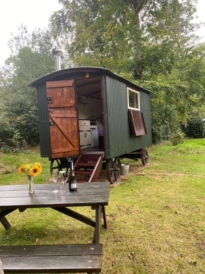 The Shepherd'S Hut - Wild Escapes Wrenbury Off Grid Glamping - Ages 12 And Over Baddiley Екстериор снимка
