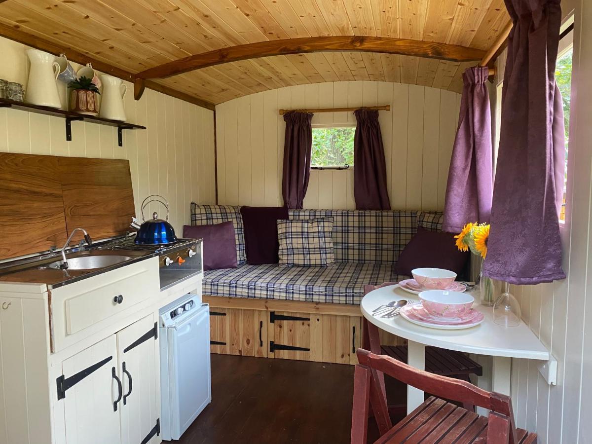 The Shepherd'S Hut - Wild Escapes Wrenbury Off Grid Glamping - Ages 12 And Over Baddiley Екстериор снимка