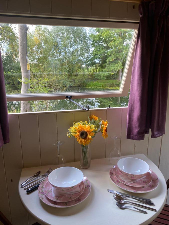 The Shepherd'S Hut - Wild Escapes Wrenbury Off Grid Glamping - Ages 12 And Over Baddiley Екстериор снимка