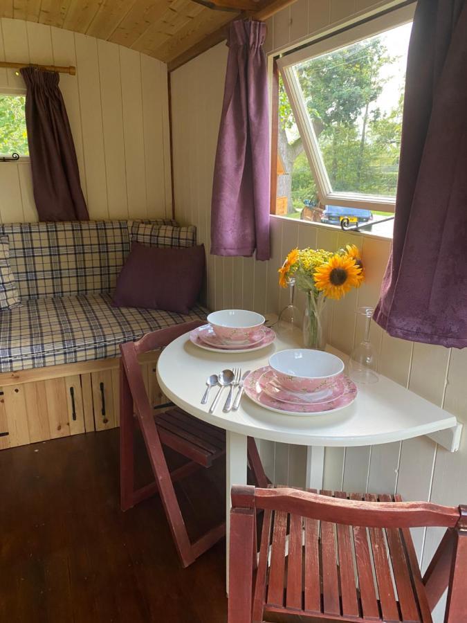 The Shepherd'S Hut - Wild Escapes Wrenbury Off Grid Glamping - Ages 12 And Over Baddiley Екстериор снимка