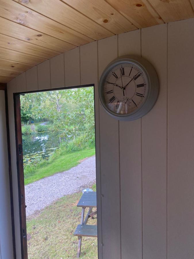 The Shepherd'S Hut - Wild Escapes Wrenbury Off Grid Glamping - Ages 12 And Over Baddiley Екстериор снимка