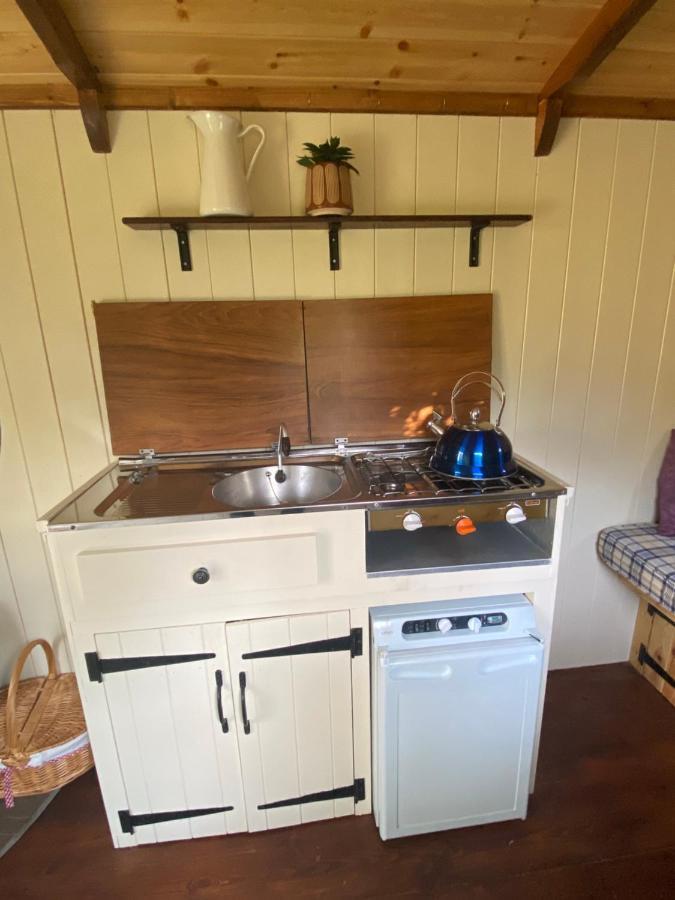 The Shepherd'S Hut - Wild Escapes Wrenbury Off Grid Glamping - Ages 12 And Over Baddiley Екстериор снимка