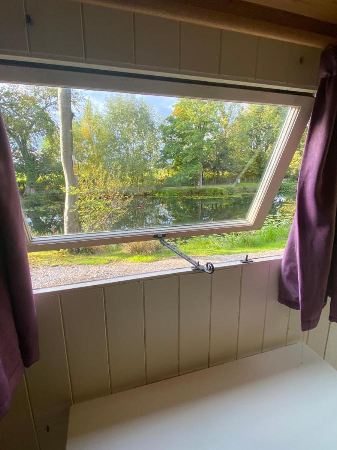 The Shepherd'S Hut - Wild Escapes Wrenbury Off Grid Glamping - Ages 12 And Over Baddiley Екстериор снимка